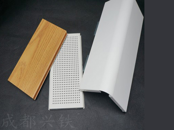定制沖孔機房墻板，提升機房空間的差異化